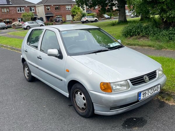 Volkswagen Polo Hatchback, Petrol, 1999, Silver
