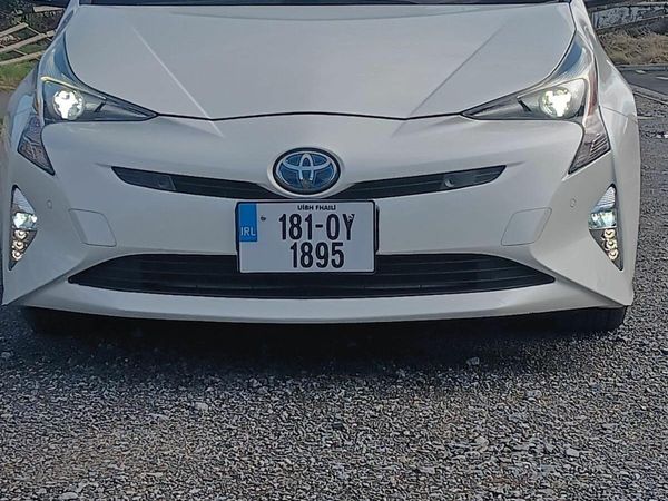 Toyota Prius Hatchback, Petrol Hybrid, 2018, White