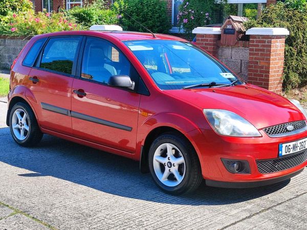 Ford Fiesta Hatchback, Petrol, 2006, Red