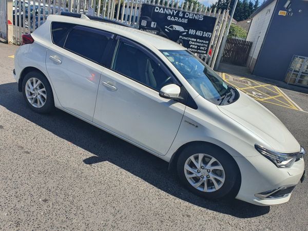 Toyota Auris Hatchback, Petrol Hybrid, 2016, White