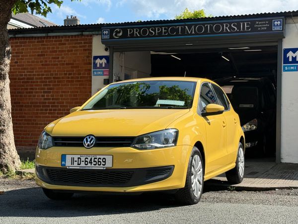 Volkswagen Polo Hatchback, Petrol, 2011, Yellow