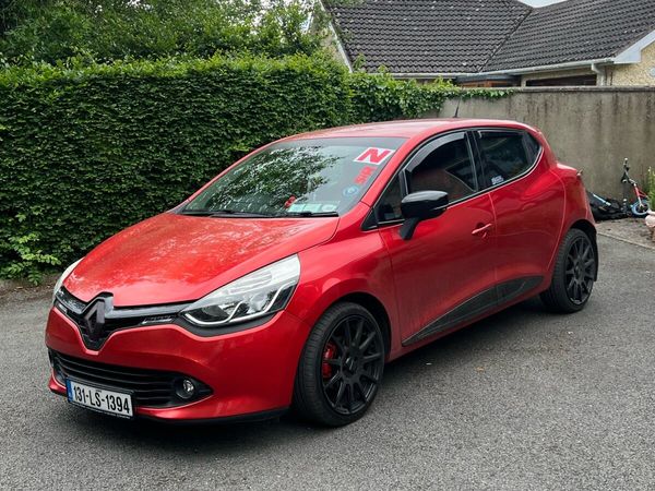 Renault Clio Hatchback, Petrol, 2013, Red