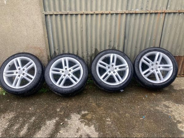 Volkswagen Golf Hatchback, Petrol, 2005, Silver