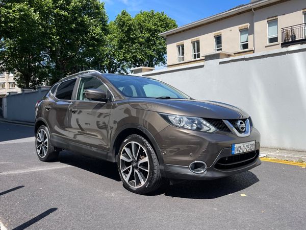Nissan Qashqai Hatchback, Diesel, 2014, Beige