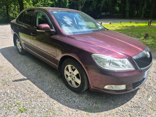 Skoda Octavia Hatchback, Diesel, 2010, Red