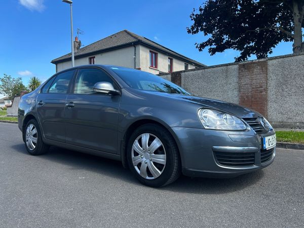Volkswagen Jetta Saloon, Diesel, 2010, Grey