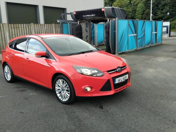 Ford Focus Hatchback, Petrol, 2014, Red