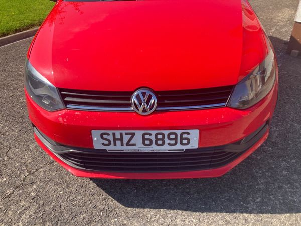 Volkswagen Polo Hatchback, Petrol, 2014, Red