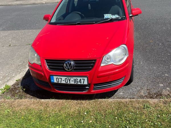Volkswagen Polo Hatchback, Petrol, 2007, Red