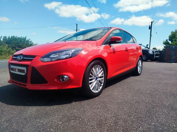 Ford Focus Hatchback, Petrol, 2014, Red