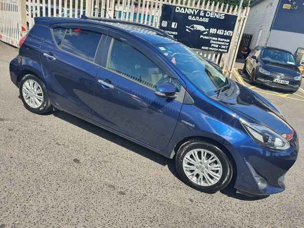 Toyota Aqua Hatchback, Petrol Hybrid, 2018, Navy