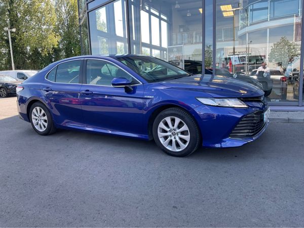 Toyota Camry Saloon, Petrol Hybrid, 2021, Blue