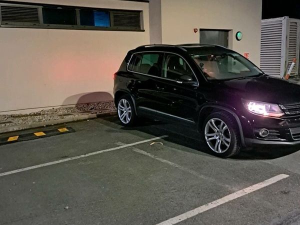 Volkswagen Tiguan SUV, Diesel, 2012, Black