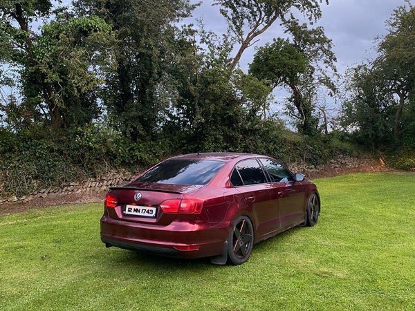 Volkswagen Jetta Saloon, Diesel, 2012, Red