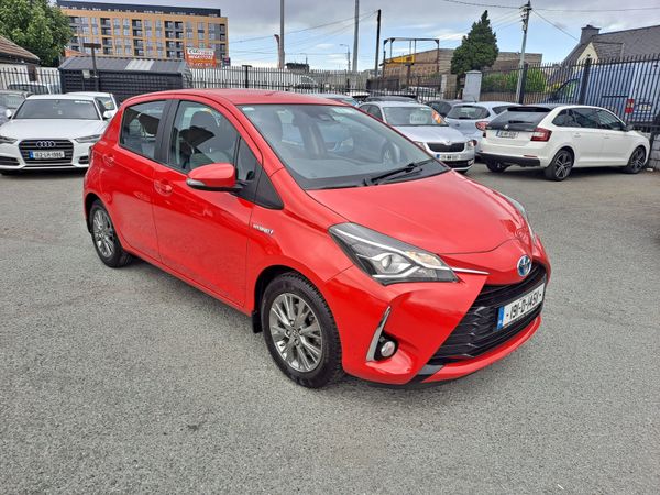 Toyota Yaris MPV, Petrol Hybrid, 2019, Red