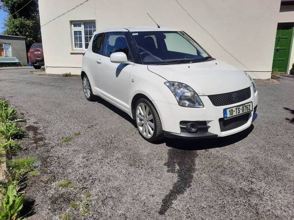 Suzuki Swift Hatchback, Petrol, 2010, White