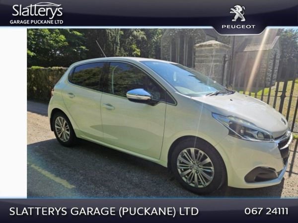 Peugeot 208 Hatchback, Petrol, 2017, White