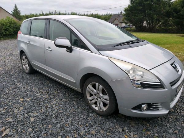 Peugeot 5008 MPV, Diesel, 2012, Silver