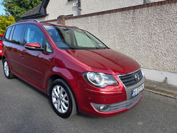 Volkswagen Touran MPV, Diesel, 2010, Red