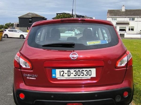 Nissan Qashqai Hatchback, Petrol, 2012, Red