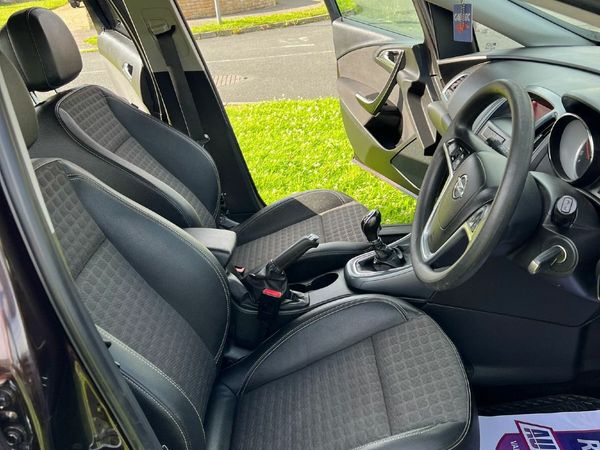 Opel Astra MPV, Diesel, 2013, Brown