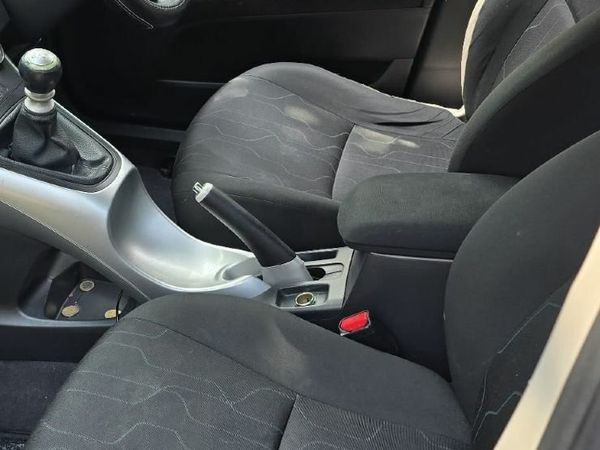 Toyota Auris Hatchback, Petrol, 2010, Silver