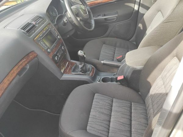 Skoda Octavia Saloon, Diesel, 2012, Beige