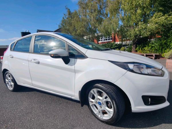 Ford Fiesta Hatchback, Petrol, 2016, White