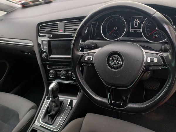 Volkswagen Golf Hatchback, Petrol, 2015, Red