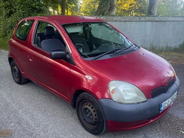 Toyota Yaris Hatchback, Petrol, 2002, Red