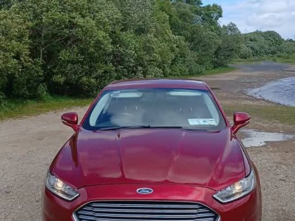 Ford Mondeo Hatchback, Diesel, 2015, Red