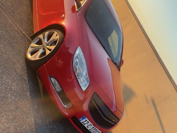 Vauxhall Insignia Hatchback, Diesel, 2012, Red