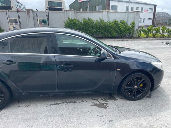 Vauxhall Insignia Hatchback, Diesel, 2012, Black
