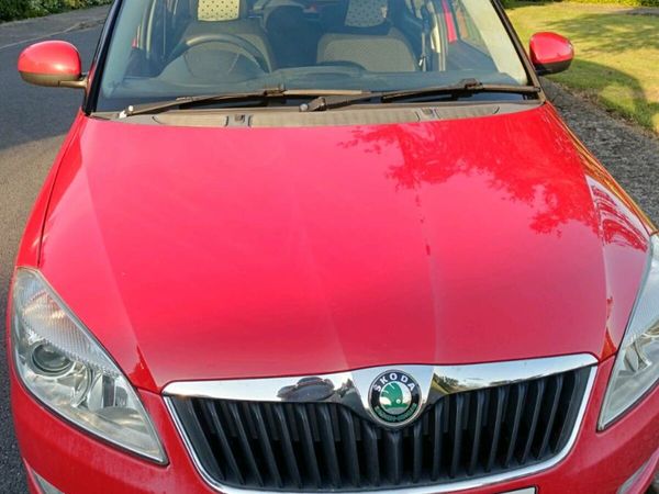 Skoda Fabia Hatchback, Petrol, 2012, Red