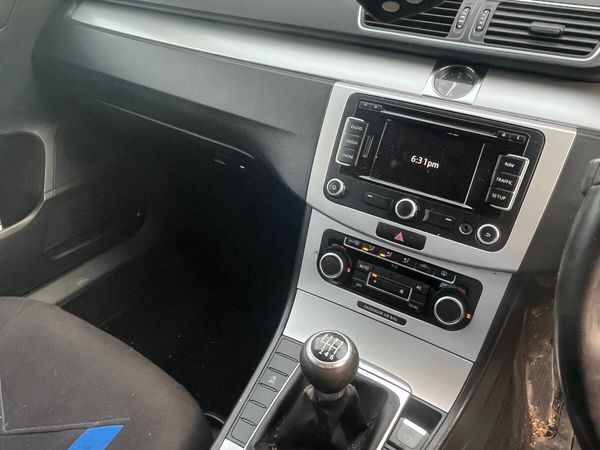 Volkswagen Passat Saloon, Diesel, 2011, Blue