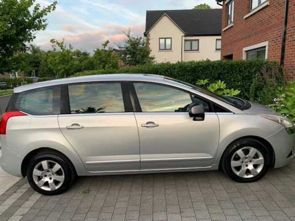 Peugeot 5008 MPV, Diesel, 2012, Grey