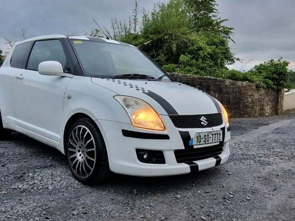 Suzuki Swift Hatchback, Petrol, 2010, White