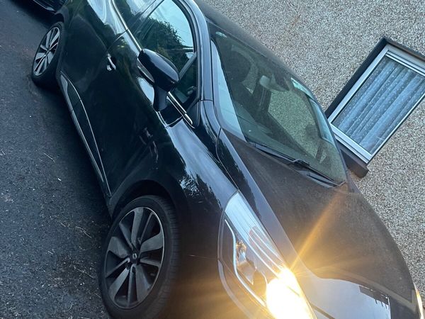 Renault Clio Hatchback, Petrol, 2015, Black
