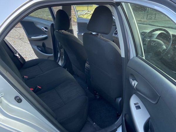 Toyota Corolla Saloon, Petrol, 2007, Silver