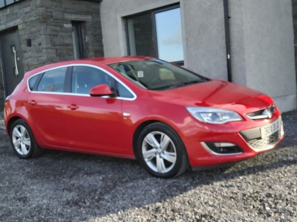 Vauxhall Astra Hatchback, Diesel, 2015, Red
