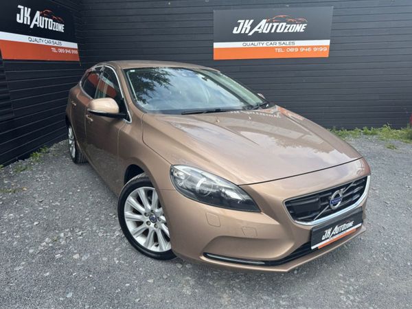 Volvo V40 Hatchback, Petrol, 2013, Brown