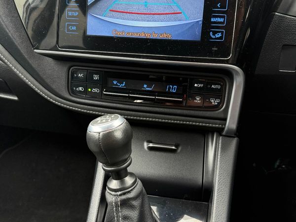 Toyota Auris Hatchback, Petrol, 2018, Grey