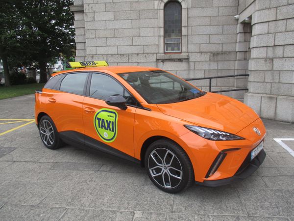 MG MG4 Hatchback, Electric, 2025, Orange
