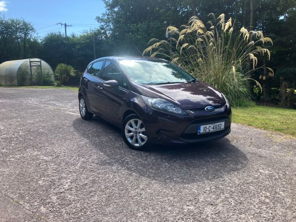 Ford Fiesta Hatchback, Diesel, 2010, Red