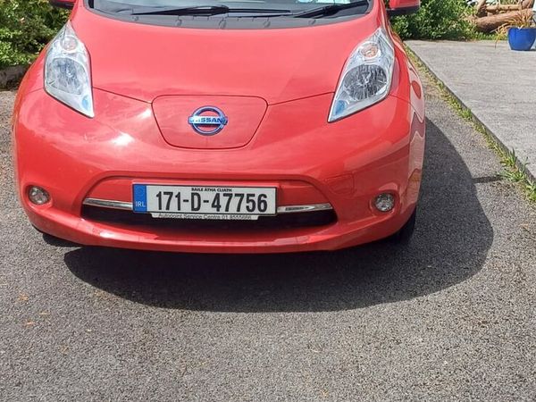 Nissan Leaf Hatchback, Electric, 2017, Red
