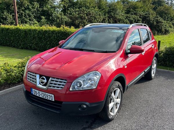 Nissan Qashqai Hatchback, Diesel, 2009, Red