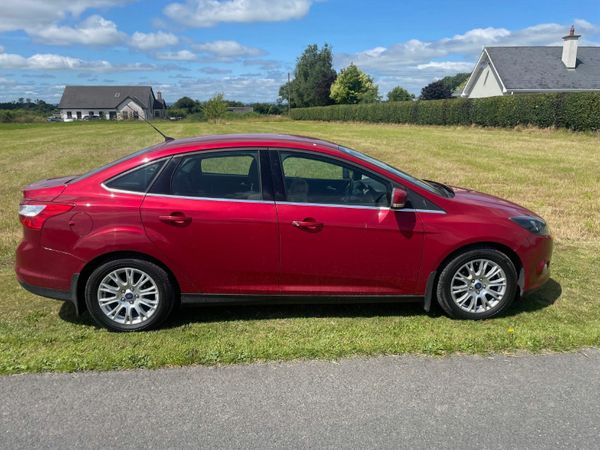 Ford Focus Saloon, Diesel, 2014, Red