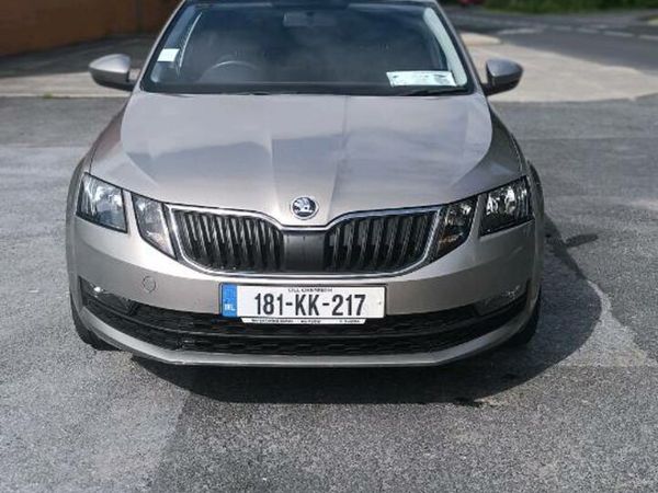 Skoda Octavia Saloon, Diesel, 2018, Yellow