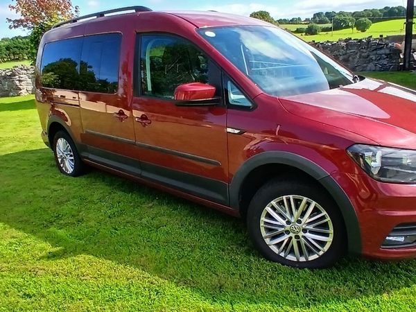 Volkswagen Caddy Maxi Life MPV, Diesel, 2016, Red