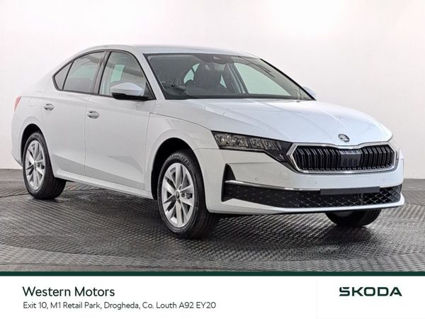 Skoda Octavia Hatchback, Petrol, 2025, White